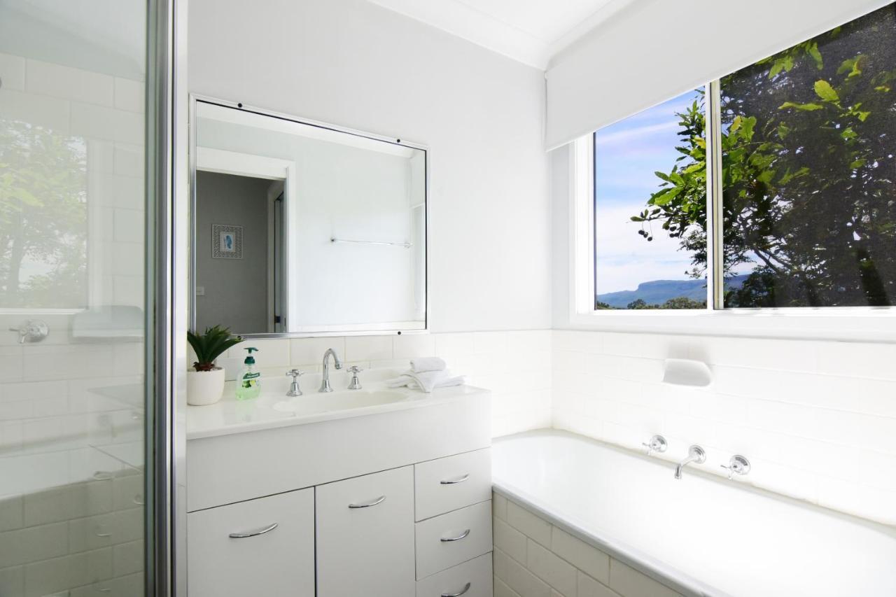 Treetops - Three Bedroom With Great Views, In The Village! * Kangaroo Valley