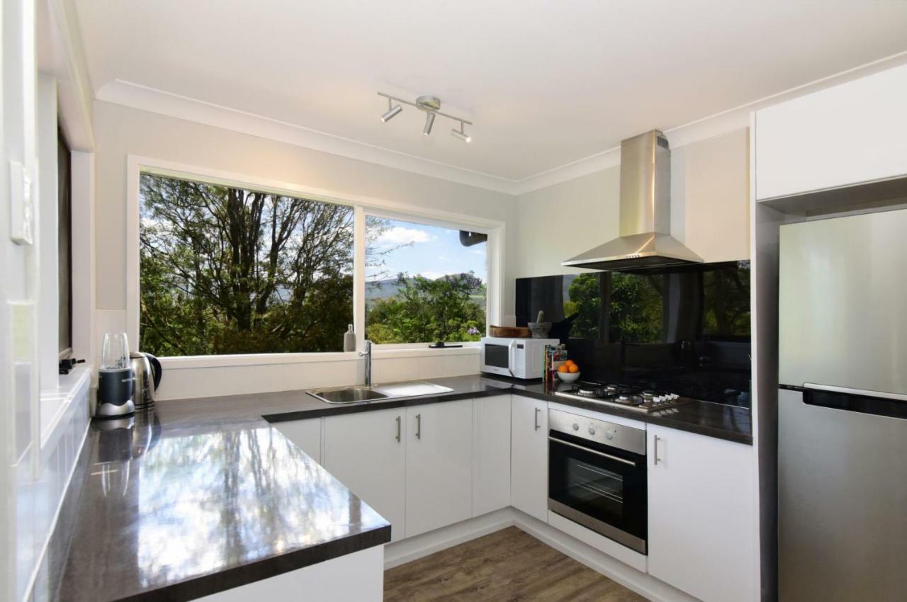 Treetops - Three Bedroom With Great Views, In The Village! Holiday home Kangaroo Valley